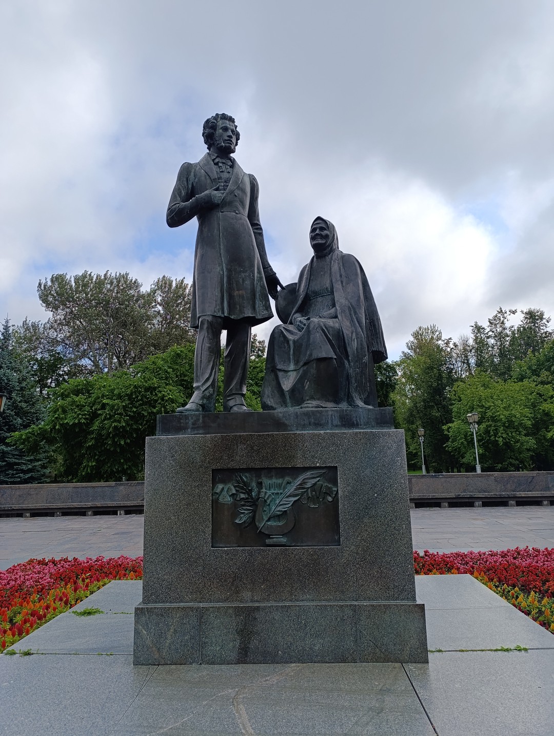 Чудесная экскурсия! Интересный структурированный рассказ в течение всего маршрута, заглянули в такие места куда вряд ли