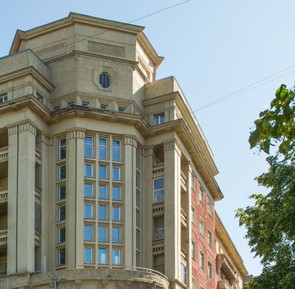 Фото достопримечательности: Стоквартирный дом