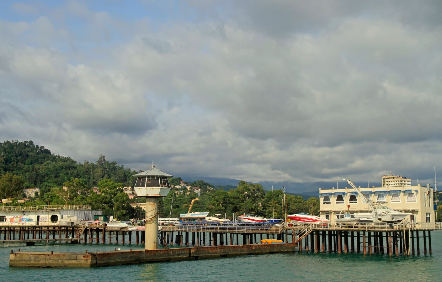 Аудиопрогулка по набережной древнего Сухума (без гида)