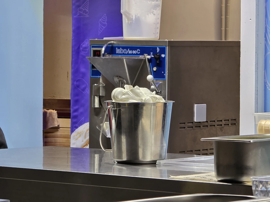 Приятное мероприятие. Возвращение в детство, когда очень хотелось ведро мороженого съесть. Интереснейший рассказчик - дядя Лёша