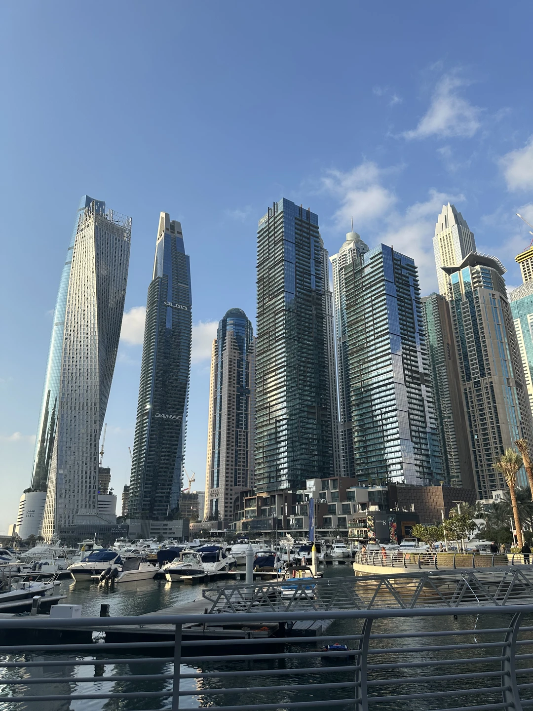 Были на индивидуальной экскурсии по Дубаю с экскурсоводом Исламом и день получился просто замечательный. Всё прошло