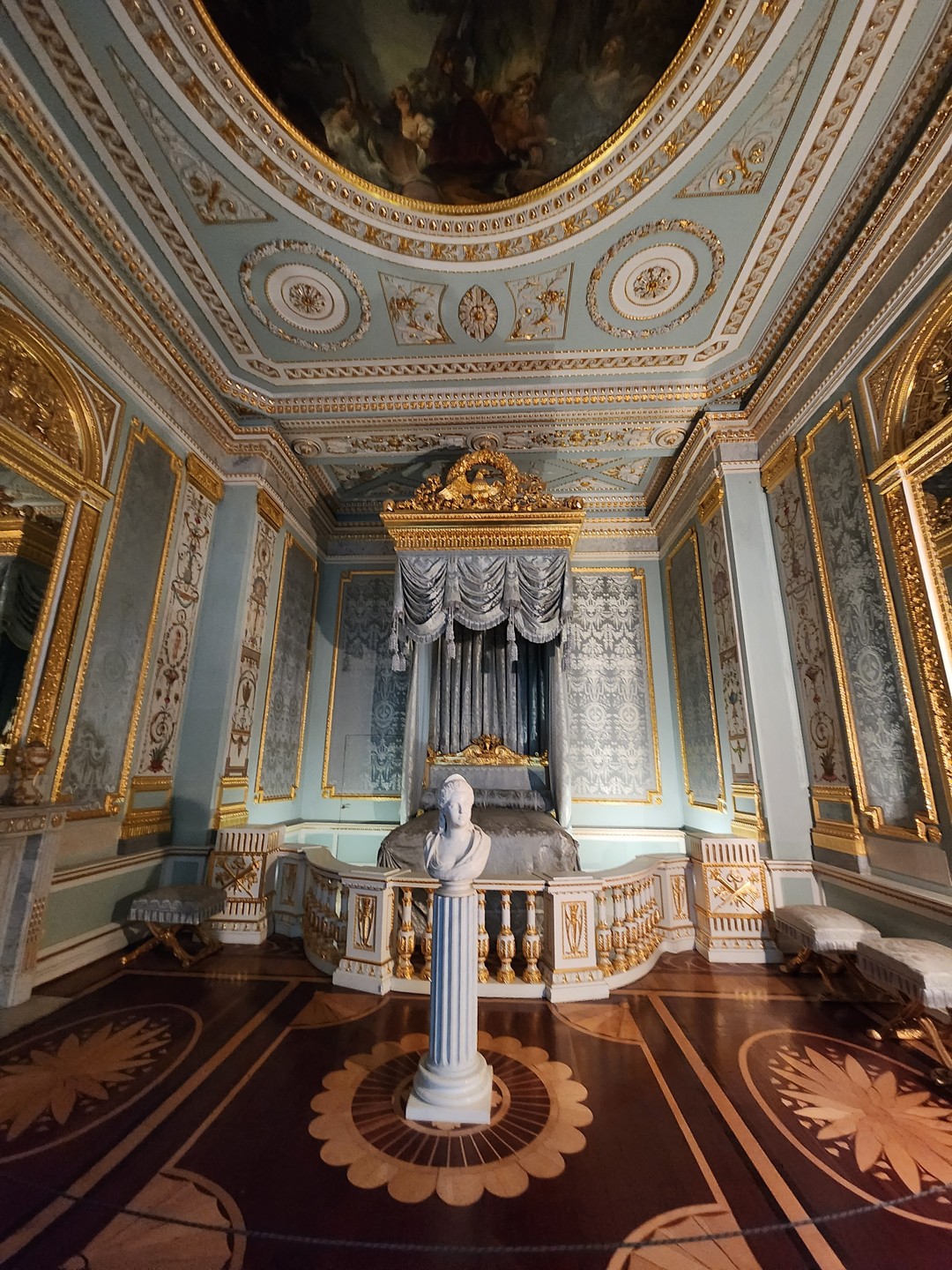 Огромное спасибо нашему гиду Ирине за великолепно проведённую экскурсию для нашей семьи по Гатчинскому дворцу. Нашим