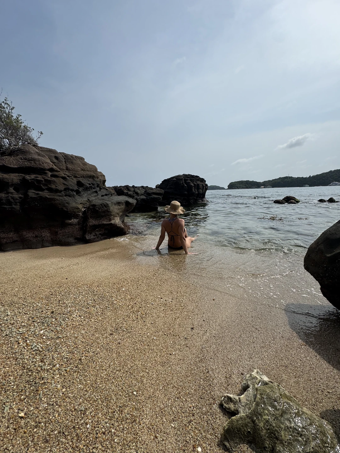 Прекрасная экскурсия. Организованна на высшем уровне спасибо большое нашему гиду он очень веселый и классный👍🏻. Нас