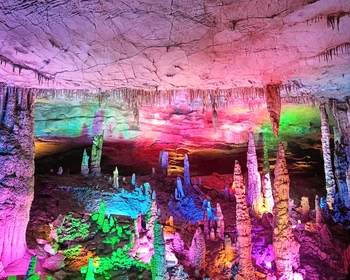 Переезд в Чжанцзяцзе и вечернее шоу