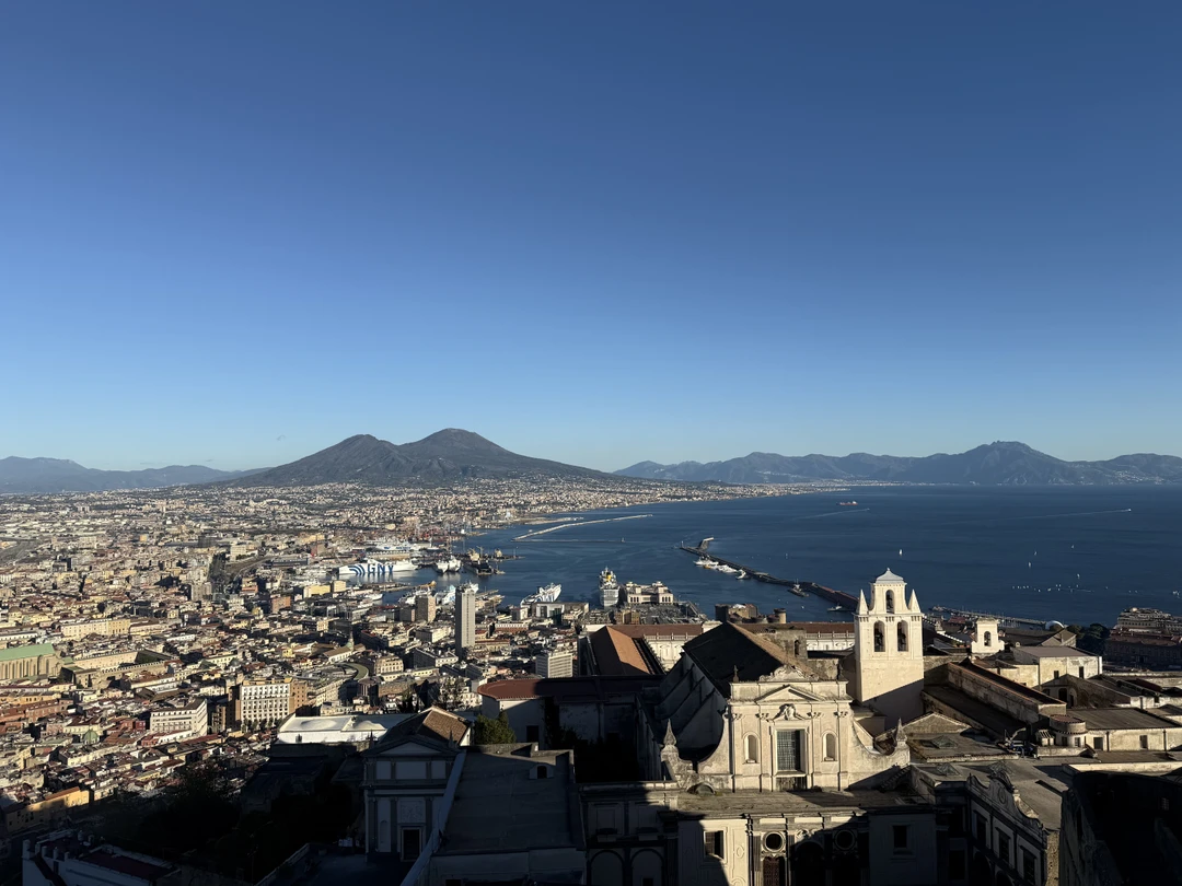 Прекрасная экскурсия по Неаполю, прекрасная Мира, очень рады, что попали именно к ней!