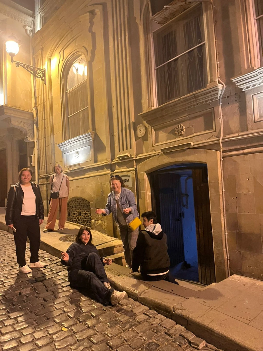 После посещения города Баку хотим оставить отзыв о экскурсии, которую провел для нас харизматичный гид Рауль