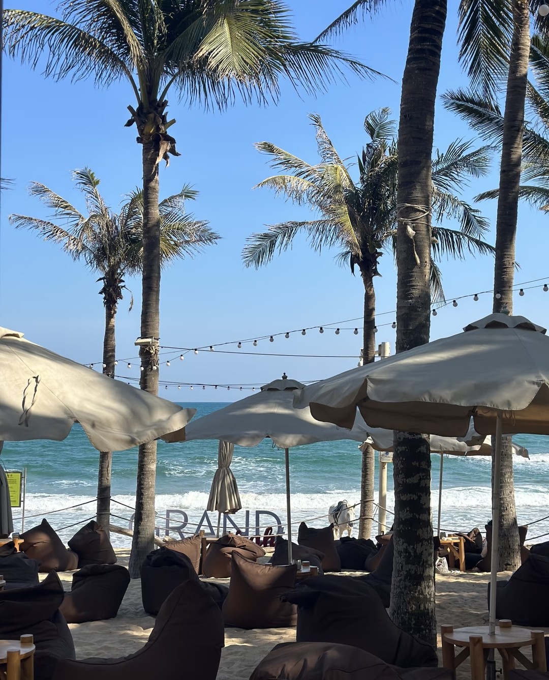 Путешествие вдоль восточного побережья Саньи определенно стоило того! Залив Циншуй был невероятно расслабляющим, с прекрасными прибрежными