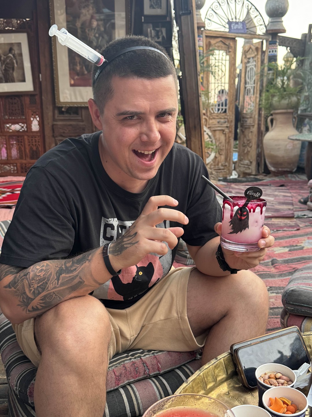 Спасибо за вечер, получили, что ожидали. Мы были компанией 5 человек. Очень удобно, что гид проводит