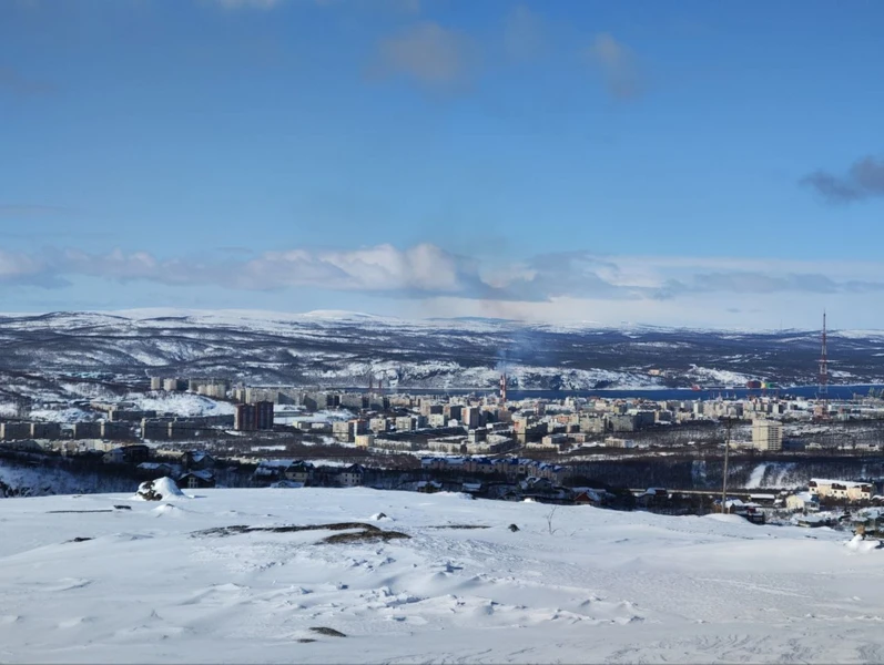 Снегоходные прогулки в лесу под Мурманском
