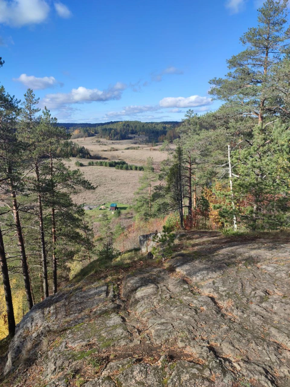 Оформил тур по местам силы в Карелии, оперативно связались, подтвердили бронь, вечером перед поездкой вовремя прислали