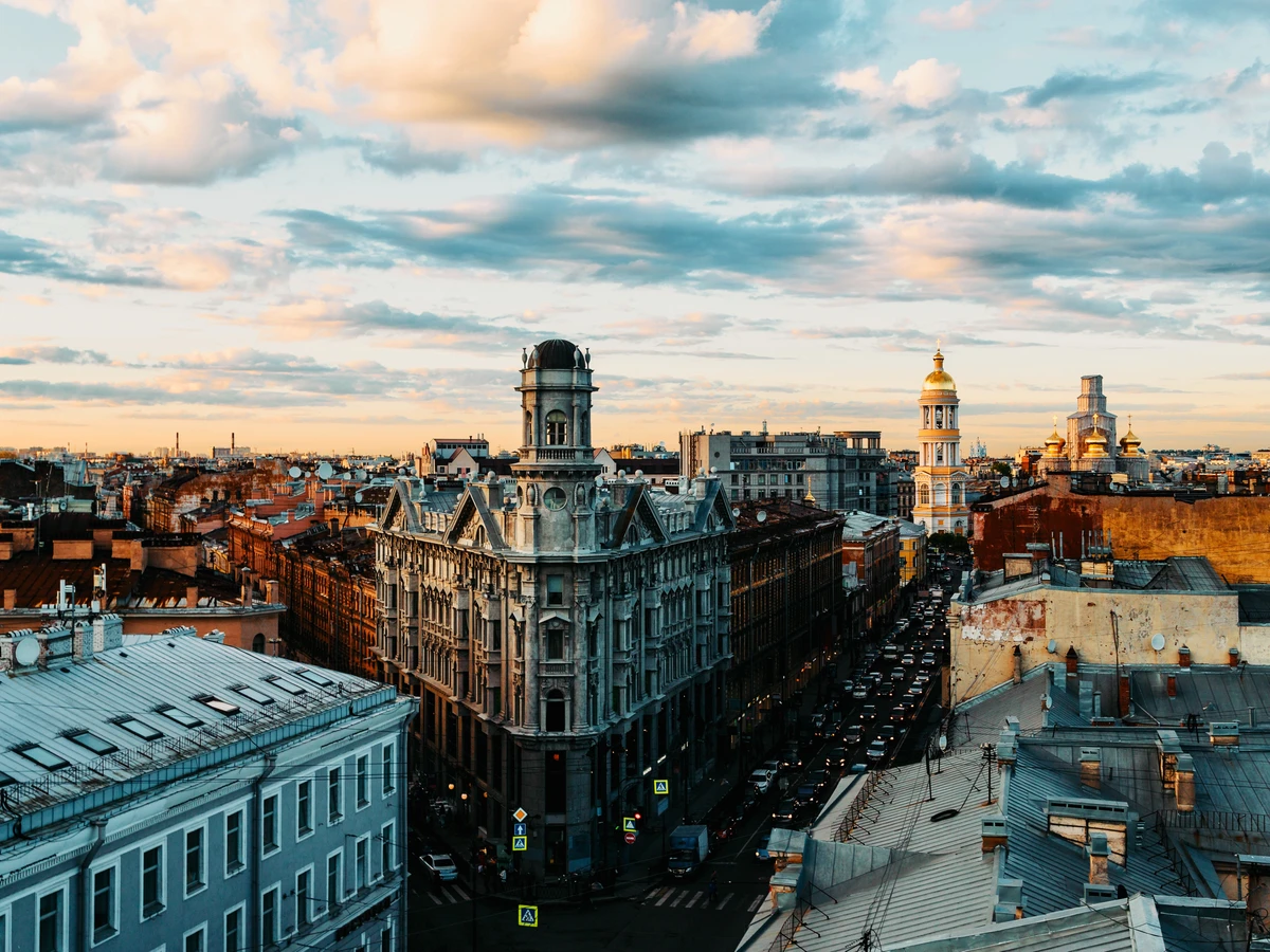 Питер романтиков: дворы, парадные, виды с крыши и коммуналка Довлатова