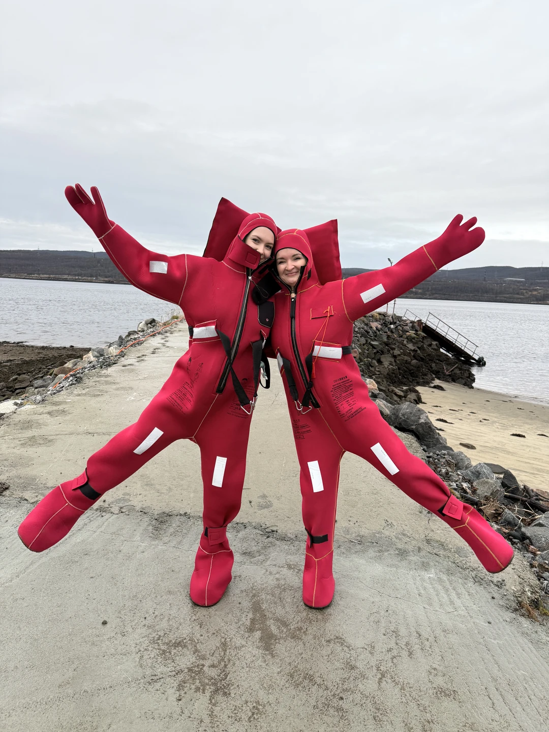 Поплавать в ледяной ноябрьской реке получилось весело и необычно, при этом абсолютно безопасно, но с легким