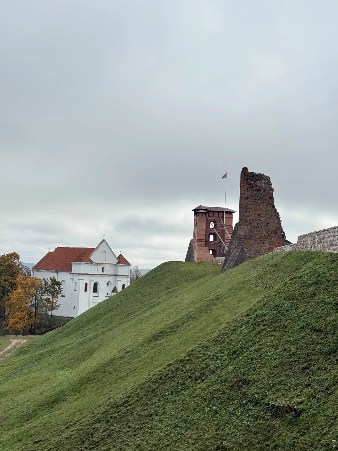 За один день увидели пять замков. Большое спасибо экскурсоводу Ивану за отлично организованную экскурсию. Было очень