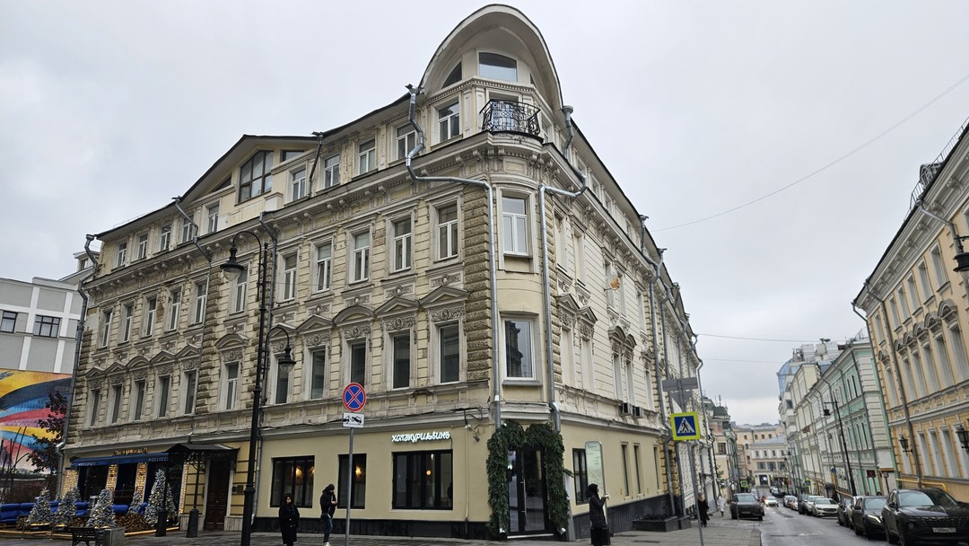 Очень качественная и высококлассная экскурсия, как результат серьёзного исследования наследия Эйбушица. Анна - настоящий профессионал своего дела