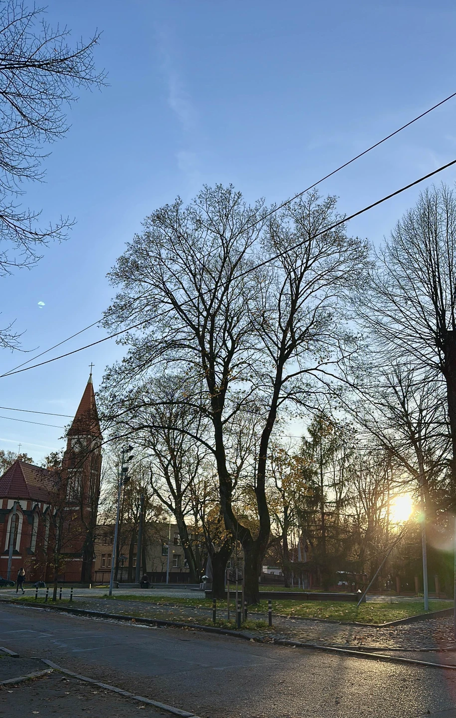 Душевная прогулка по уютным улочкам Амалиенау. Атмосферно и интересно. Спасибо Евгению за информацию о районе, структурированность