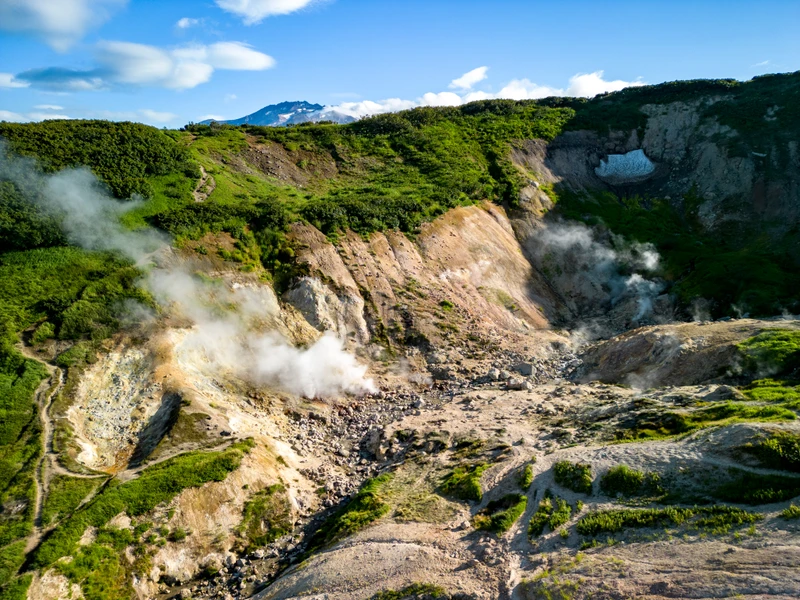 В мини-группе по Камчатке: вулканы, Тихий океан и дикие термальные источники