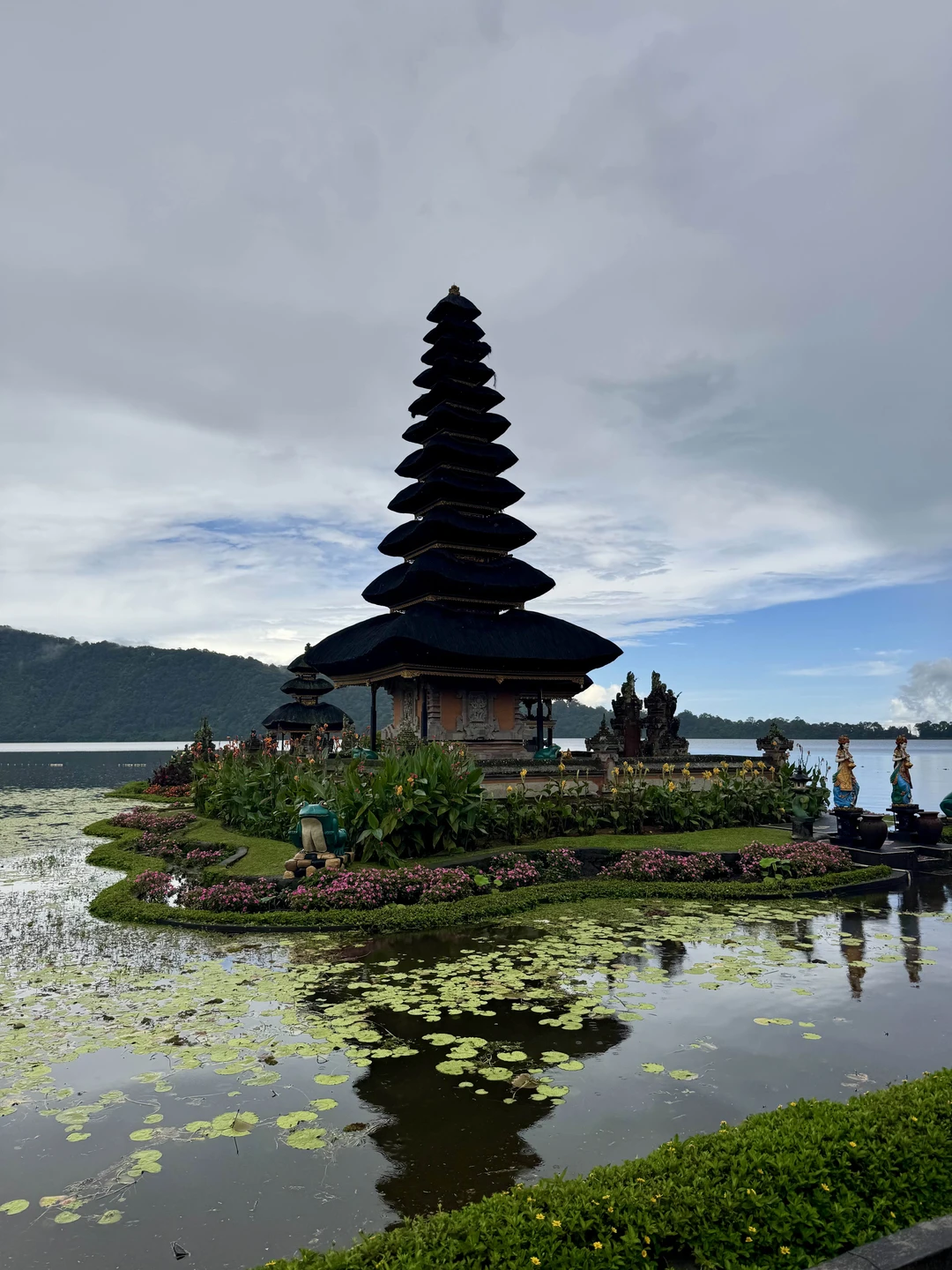 Лилис чудесная! Интересная и хорошо знает русский. Водитель топ! Спасибо за организацию крутой экскурсии!