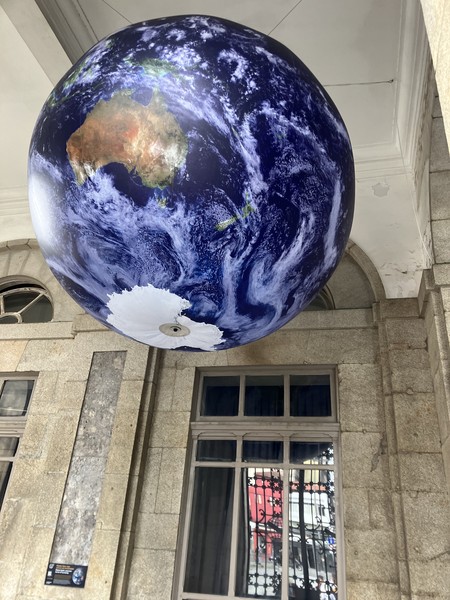 Спасибо Алексею за чудесную познавательную экскурсию. Интересные истории, живой язык, ответы а любые вопросы, приятный комплемент