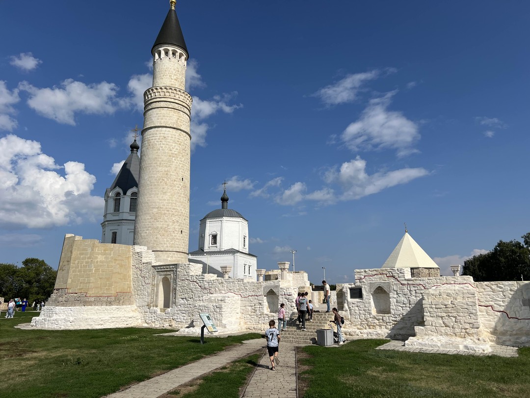 Спасибо Владиславу за отлично проведенный день. Просто рассказывает о сложном, смог заинтересовать и взрослых и подростка