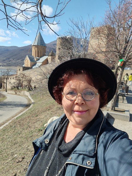 Прекрасное приключение! Миша -отличный рассказчик и очень весёлый человек, всё было просто здоровски! Красивые локации, исчерпывающие