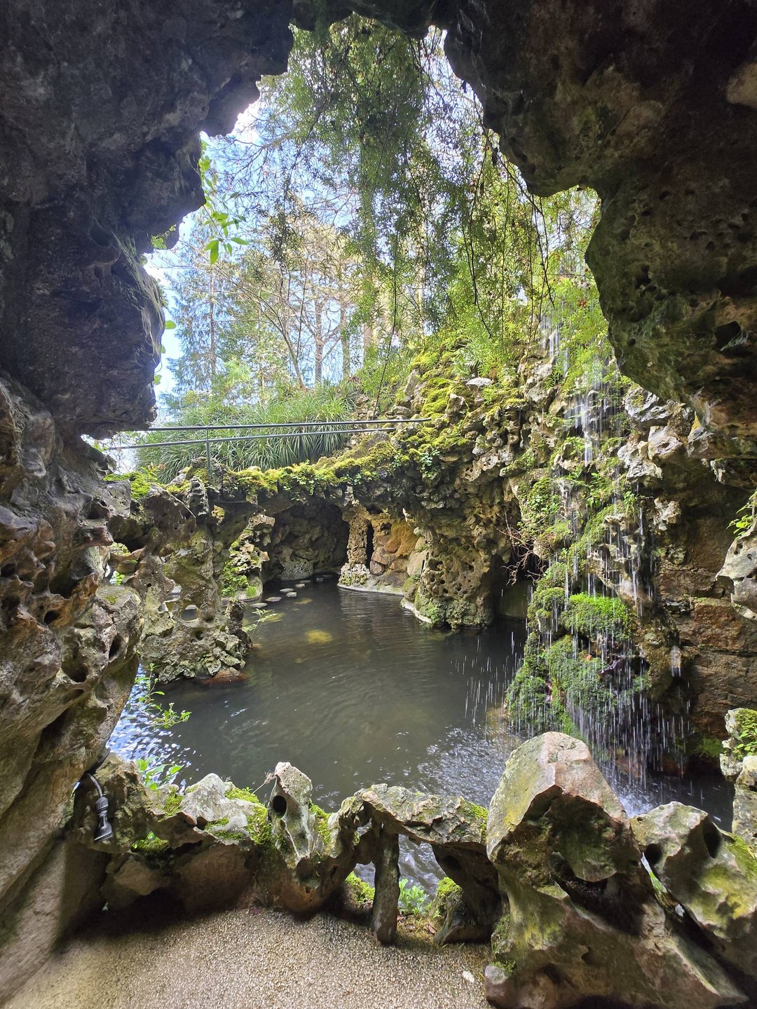 Ездили в путешествие с гидом Алексеем. По организации было все четко - связался с нами заранее,