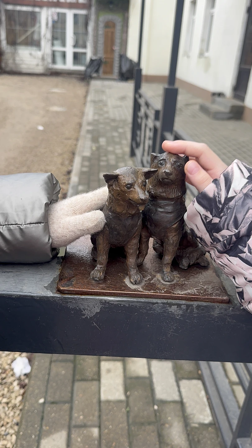 Здравствуйте, Варвара провела экскурсию для меня и 3 детей 8, 9, 12 лет. Все были в