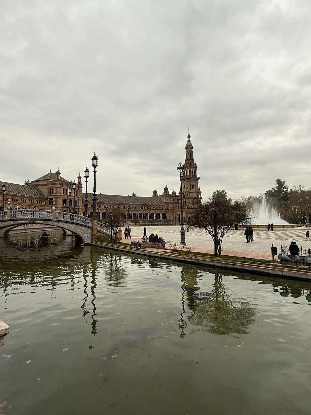 Благодарим Елену за знакомство с Севильей. Очень хороший гид, грамотная речь, приятный человек. Хороший маршрут, интересная