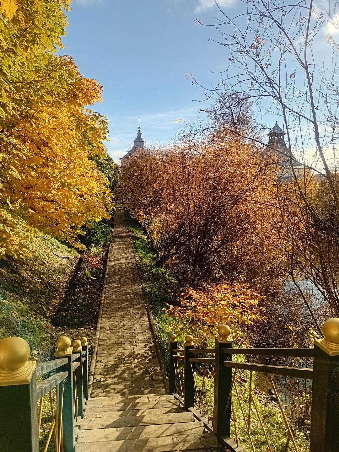 Экскурсия с Алексеем по Спасо-Прилуцкому монастырю очень понравилась. Алексей - замечательный рассказчик! Чувствуется, что человек обладает