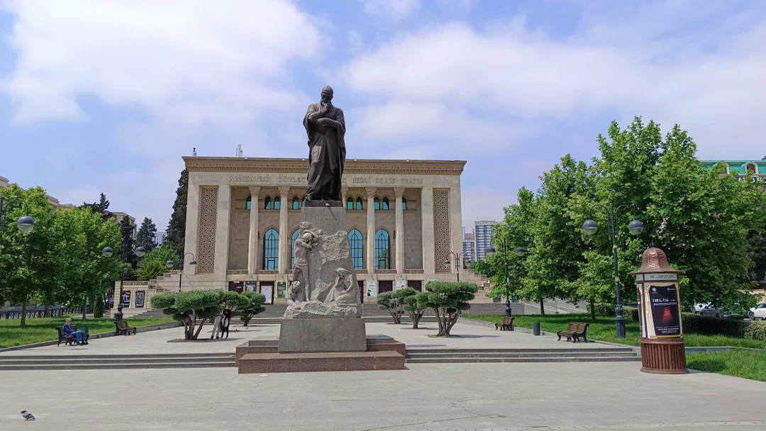 Сразу нашли общий язык с Арифом! Отличный гид, приятный открытый человек, все рассказал, показал. Не в