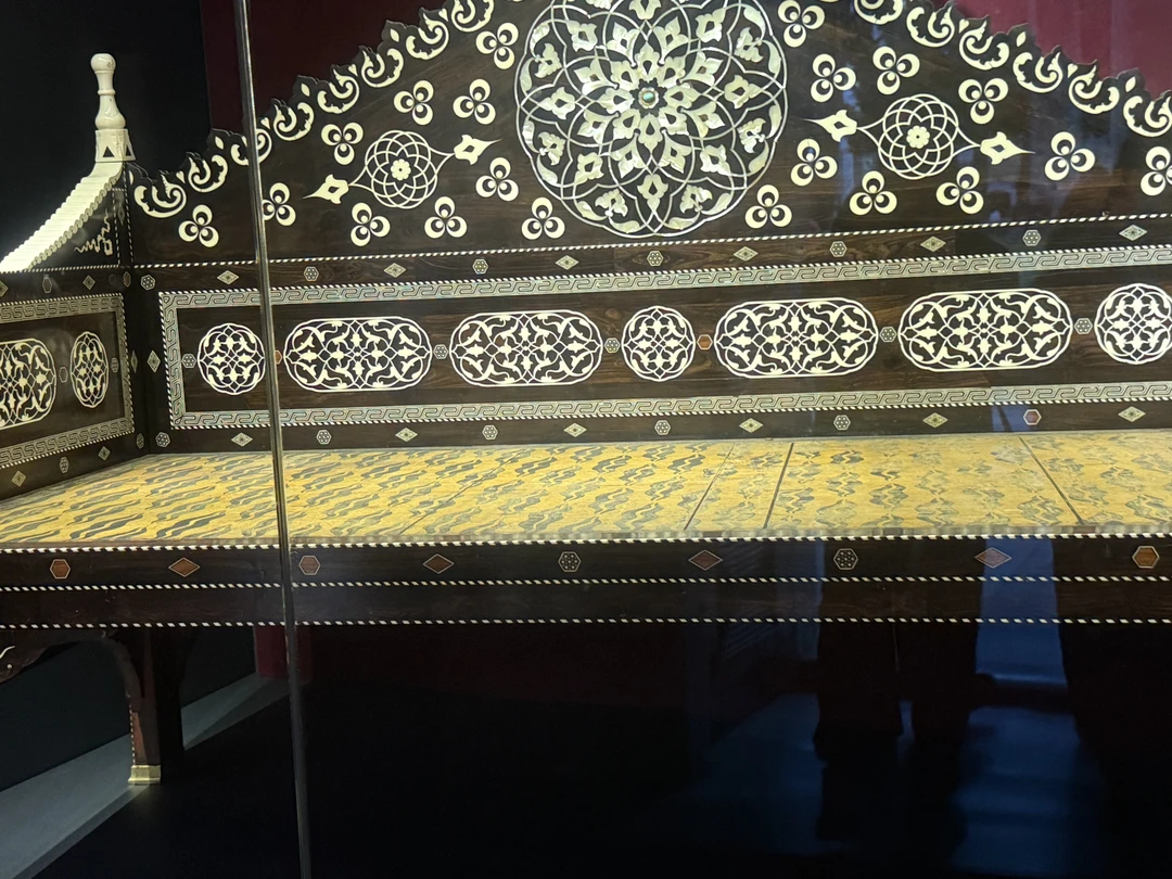 Рушен знает свое дело, провел экскурсию, ответил на наши вопросы, подсказал, что еще посмотреть, куда стоит