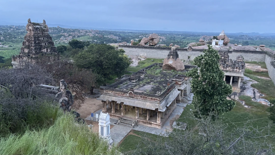 Отличная экскурсия по старинному городу Хампи, прошла очень насыщено и интересно. Особая благодарность гиду Роману (здесь