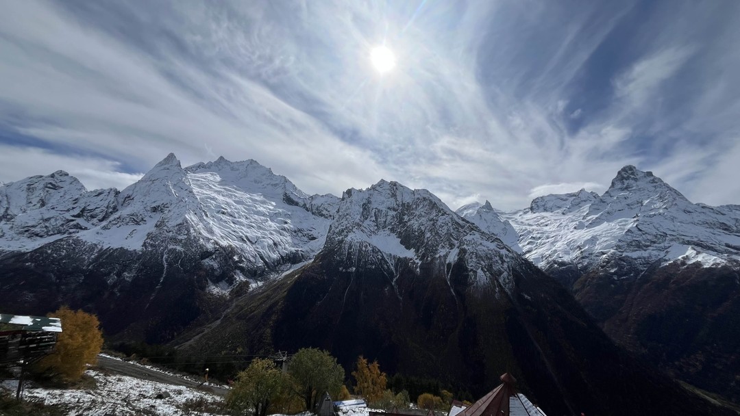 Чудесная экскурсия! По дороге в Домбай останавливались на смотровой площадке перевала Гумбаши и наслаждались сказочным, величественным
