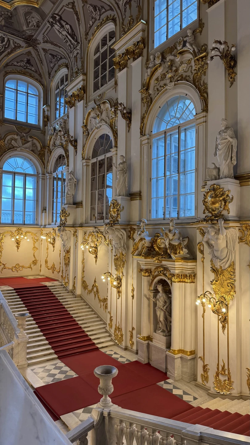 Это был подарок для моей подруги, которая очень любит Эрмитаж. Мы все были в восторге. Все-таки