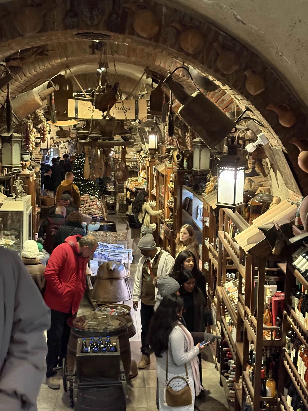 Гид Сиабо интересно и не скучно познакомил с городом. Кроме того! Сделал замечательные фотографии. Спасибо большое, всем рекомендую