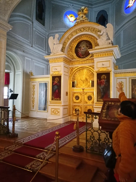 Наталья-очень грамотный,интеллигентный гид и просто приятный человек. Рассказывает доступно и интересно. Знает множество мелких исторический деталей,которые