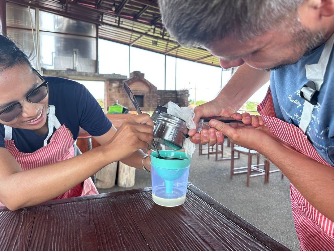 Сегодня были на обалденном мастер-классе по изготовлению кокосового масла своими руками!! Нас встретили удивительные, потрясающие, приветливые