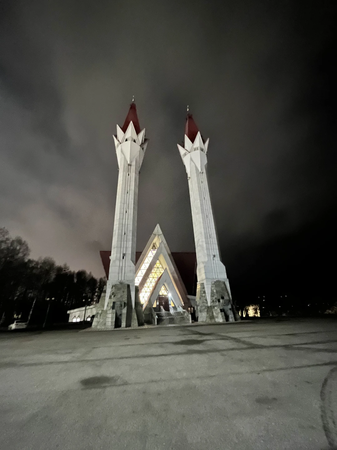 Несмотря на задержку нашего прибытия в Уфу на 3 часа, Елена встретила нас в аэропорту и