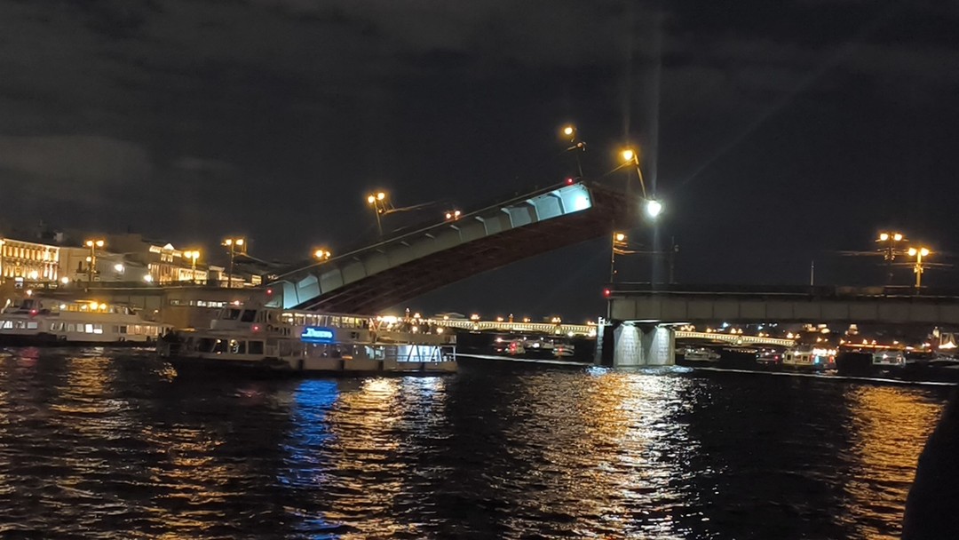 Пять разводных мостов - на теплоходе с гидом (Вадим)