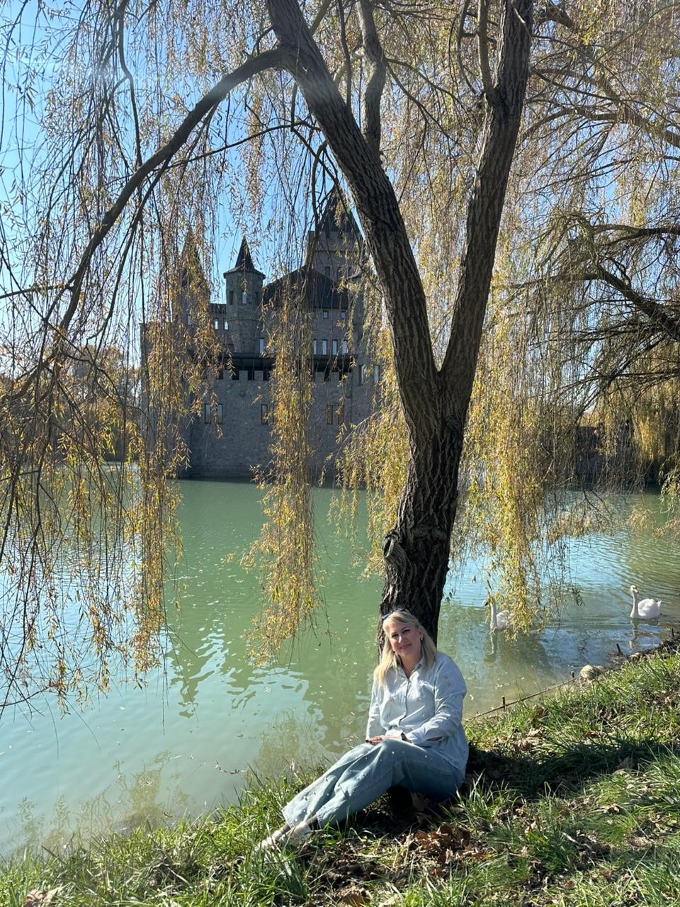 Недавно посетили КБР, а именно Шато Эркен и голубые озера. Нашим гидом был Азамат - просто