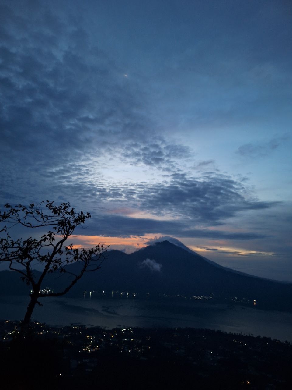 Давно мечтала о восхождение на вулкан и наконец то моя мечта сбылась! Брали индивидуальный тур с