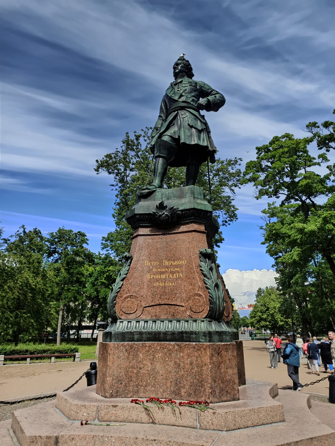 Очень интересная и душевная экскурсия. Светлана - милейшая и очаровательная женщина, прекрасный рассказчик и знающий экскурсовод!