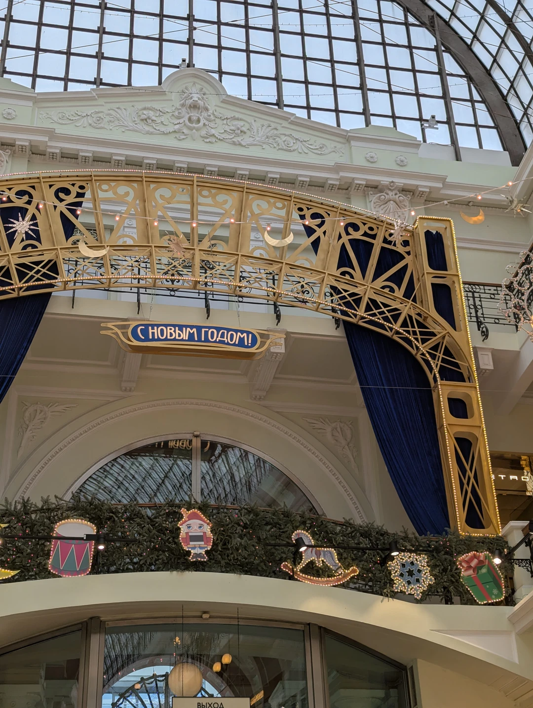 Экскурсия очень понравилась! В первую очередь хотелось бы отменить общую структуру, то, как темы перетекают одна