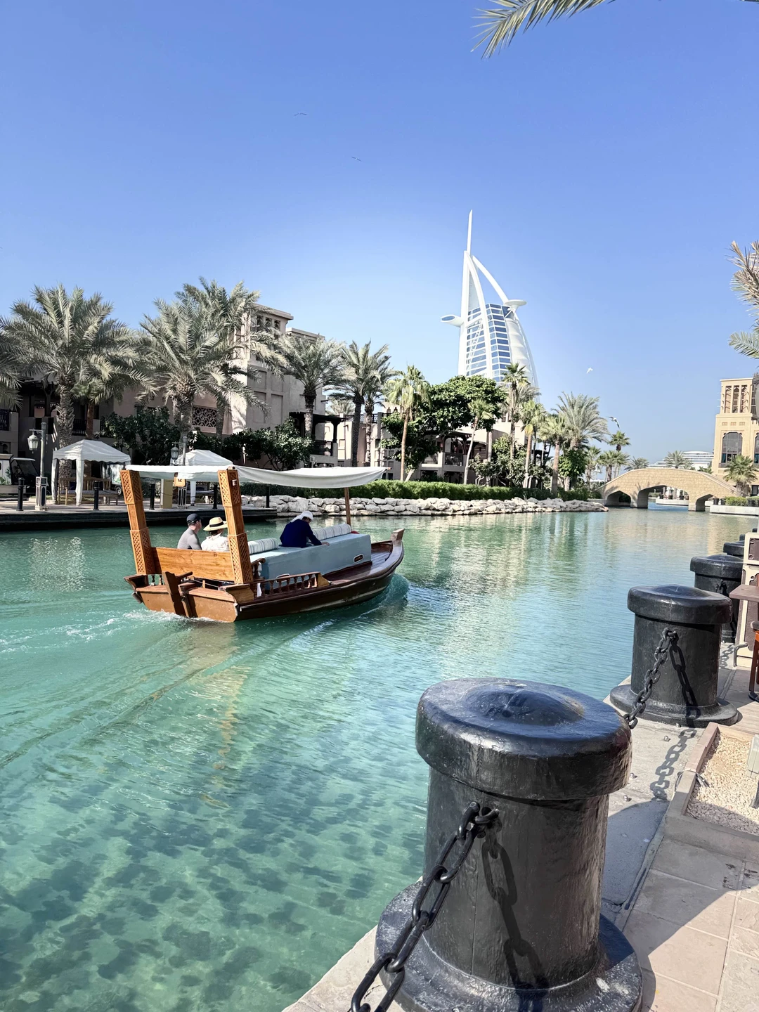 Брали обзорную экскурсию по Дубаю. Гид рассказал все хорошо и подробно, на любые вопросы отвечал легко и быстро