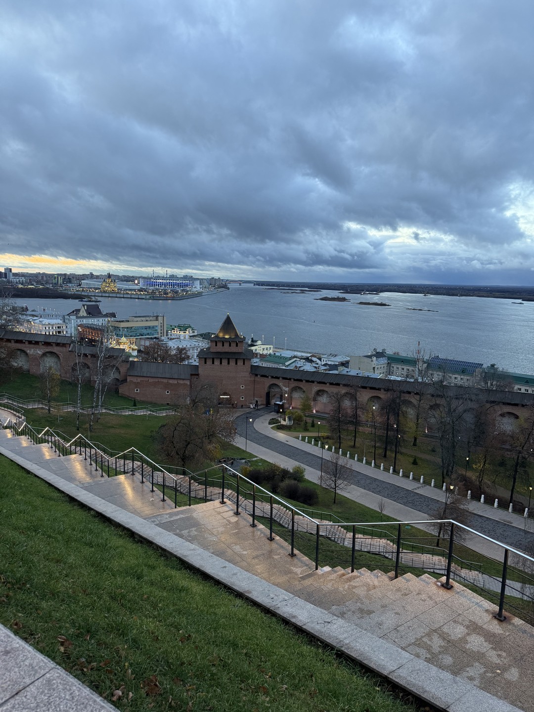 Прекрасный гид Юлия: позитивная, доброжелательная, предоставляет очень структурировано, познавательно и интересно информацию). В восторге от экскурсии