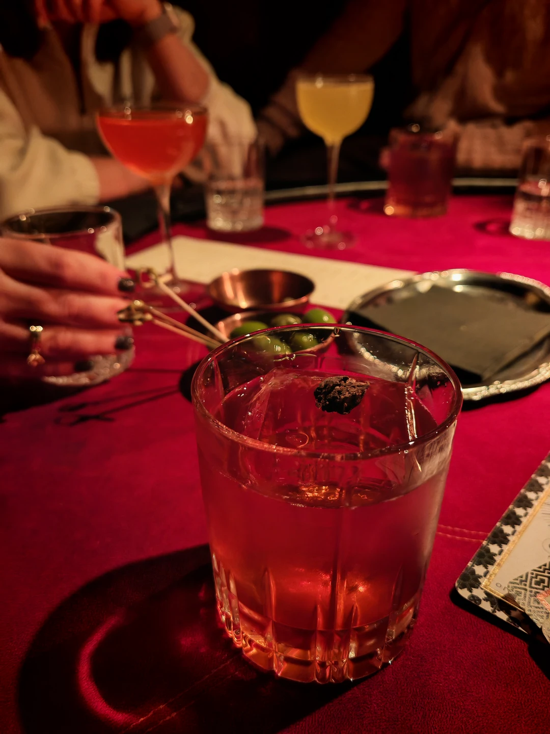 Огромное спасибо Олегу за новый интересный опыт! Мы провели прекрасный вечер не просто наполненный безупречно подобранной