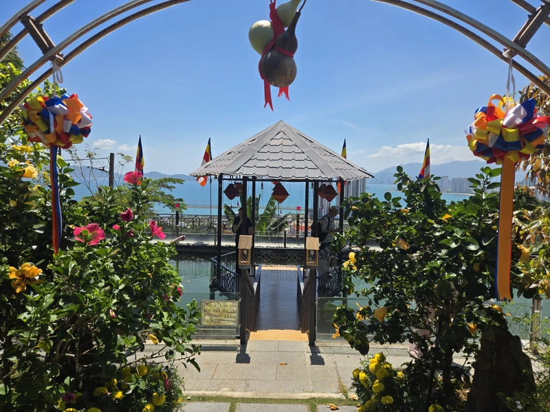 Отличная экскурсия с гидом Ксения. Во Вьетнаме были впервые. Получили много информации о Вьетнаме, в том