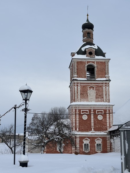 Это была потрясающая экскурсия! Владемир — не просто гид, а невероятно душевный человек, который умеет зажечь