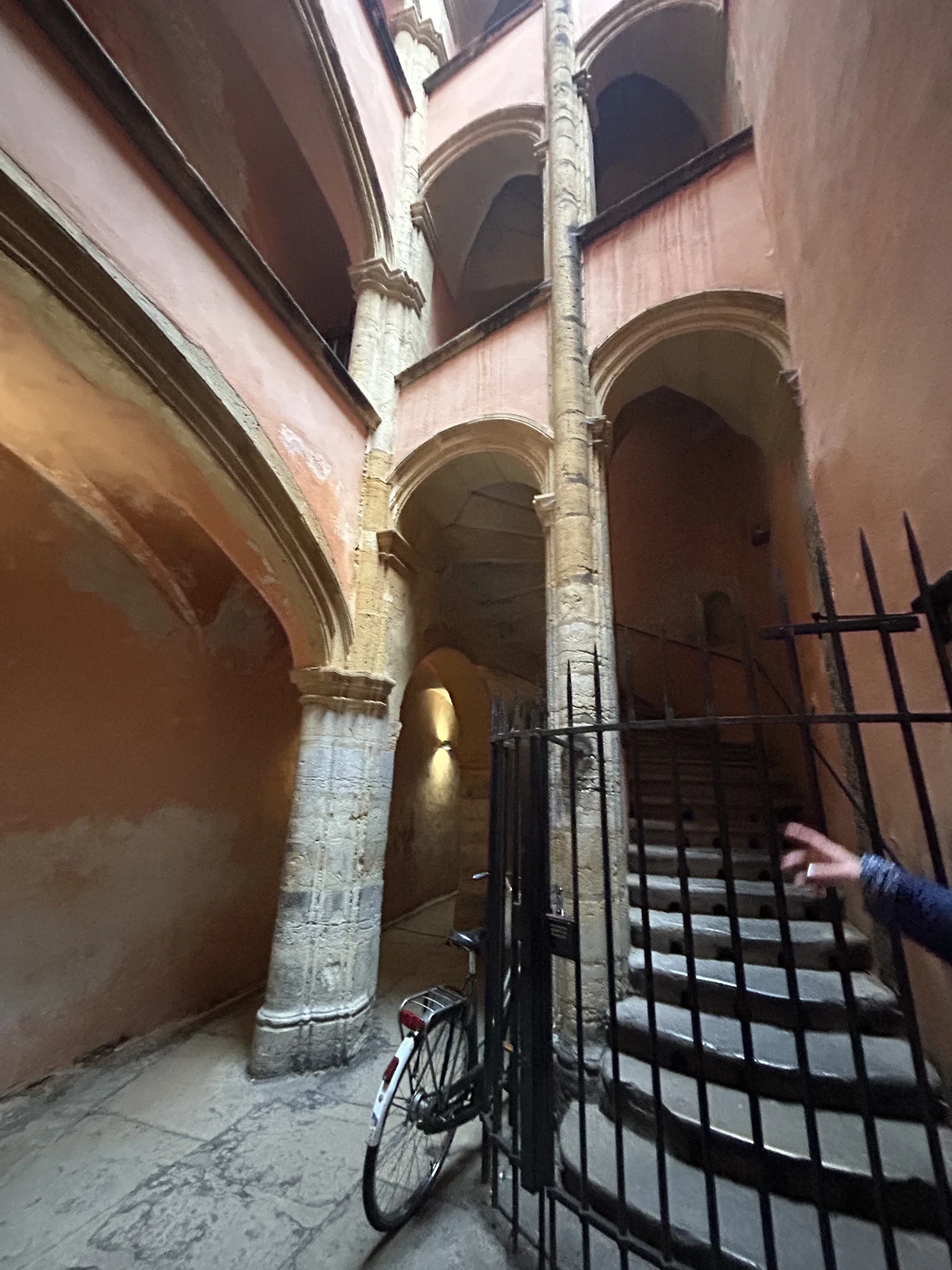 Очень понравилась экскурсия с Ларисой! Вовремя начали экскурсию из удобного нам места, и несколько часов пролетели