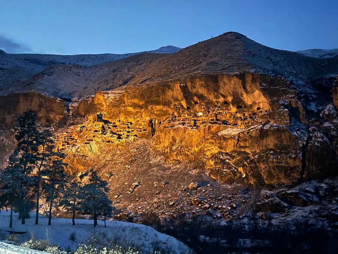 Тимур, огромное спасибо за потрясающее путешествие! Мы услышали столько интересных историй и услышали громкие тосты! Эти