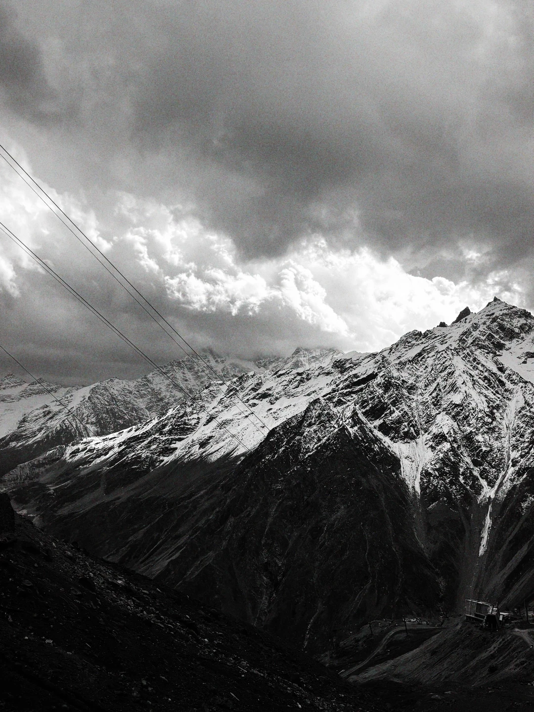 Саша лучший из лучших! Зарядил нас положительными эмоциями, показал невероятно красивые места и сделал отпуск по-настоящему